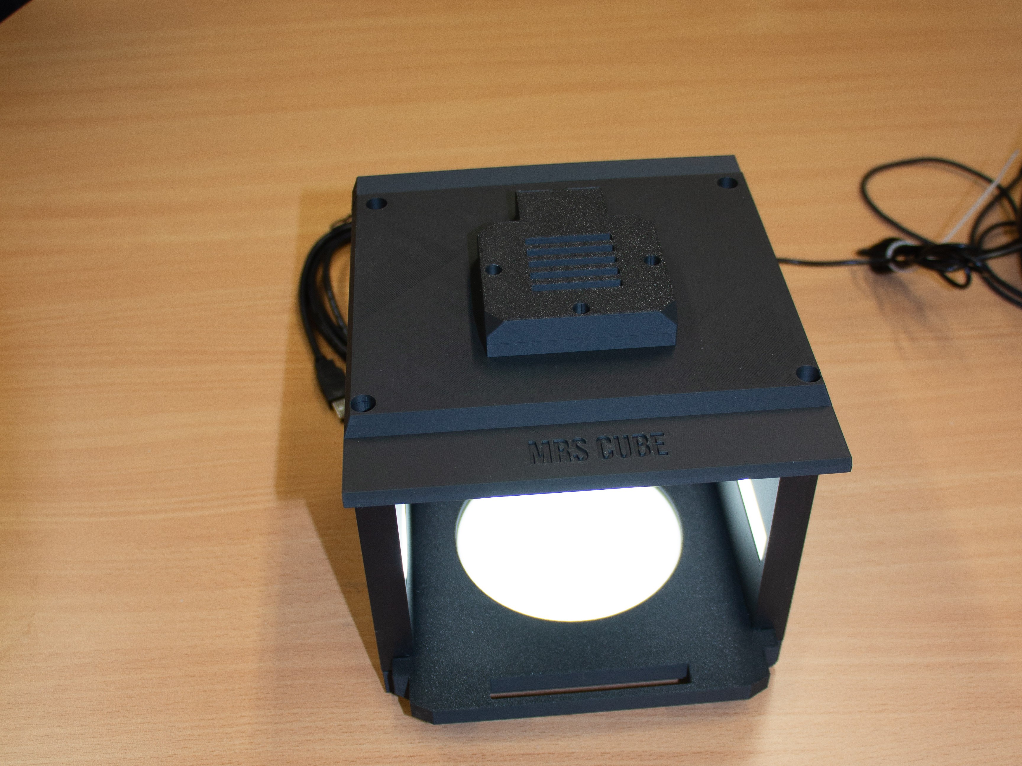 cube_light_on.jpg